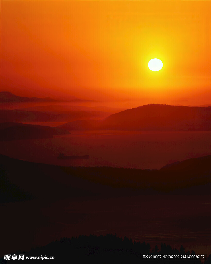 壮丽日落远山沉浸于霞光