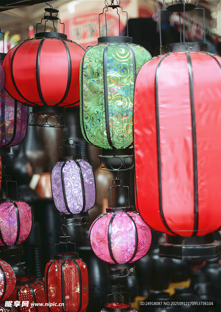 多彩中式灯笼悬挂展示