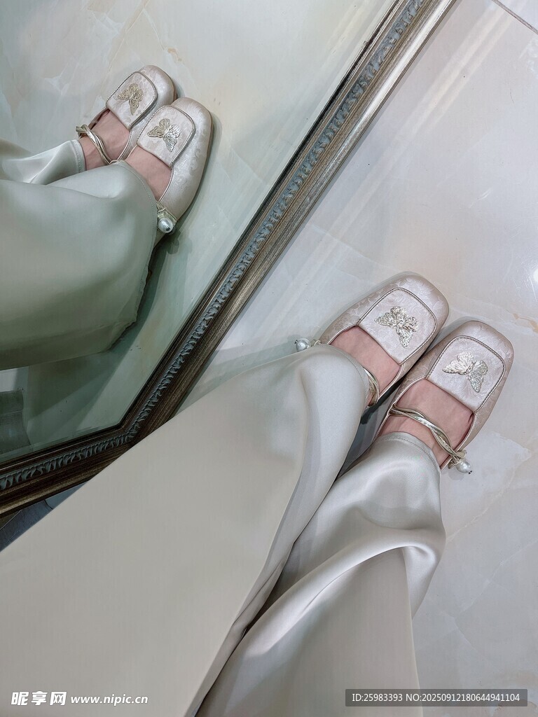 女士凉鞋