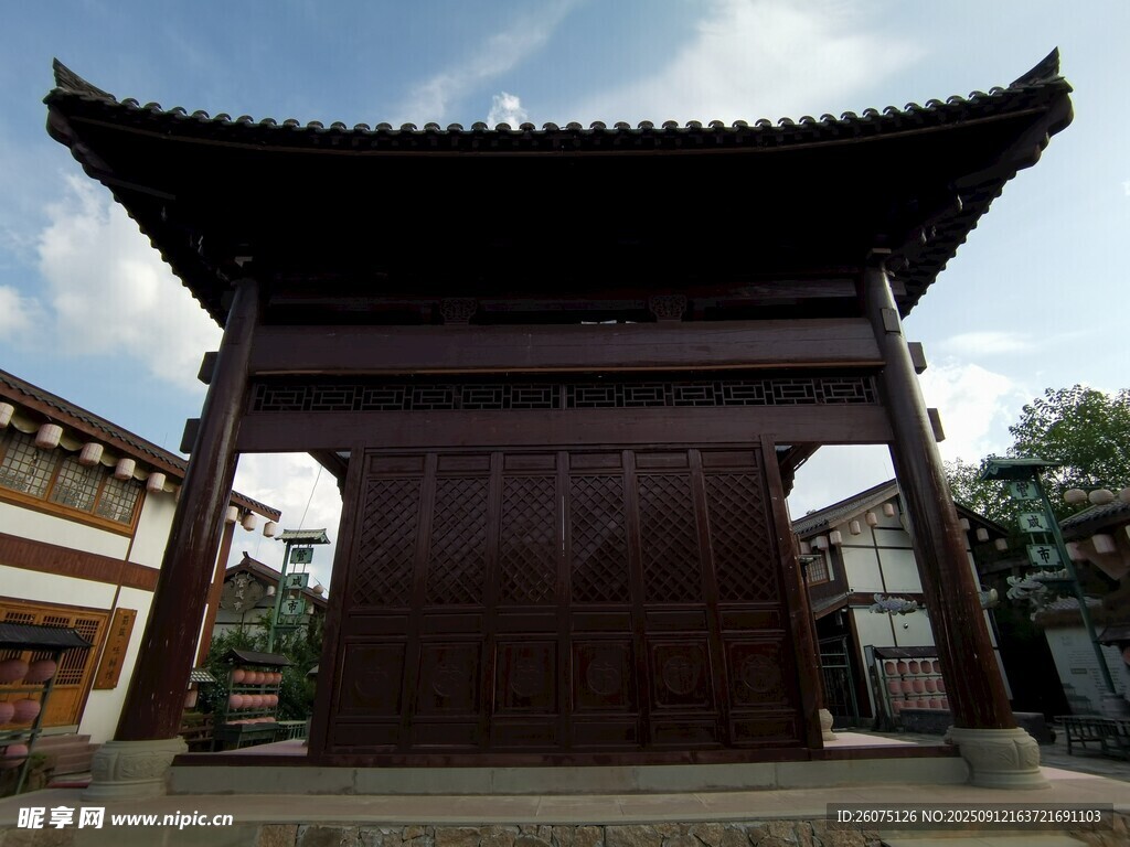 中式古建大门