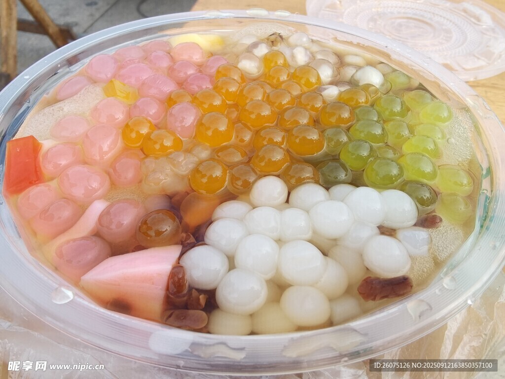 多彩珍珠芋圆甜品杯