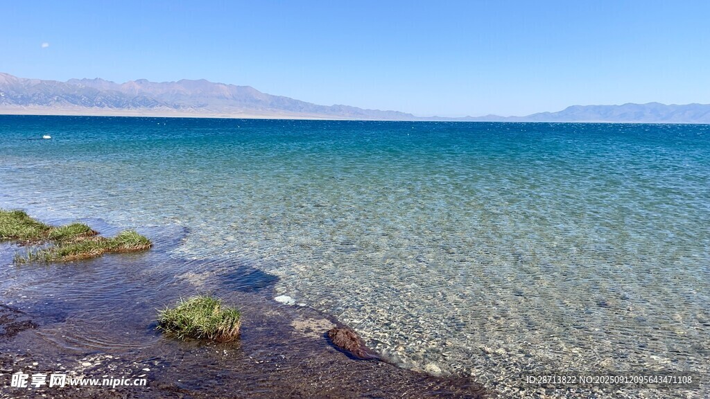 赛里木湖清澈海边美景