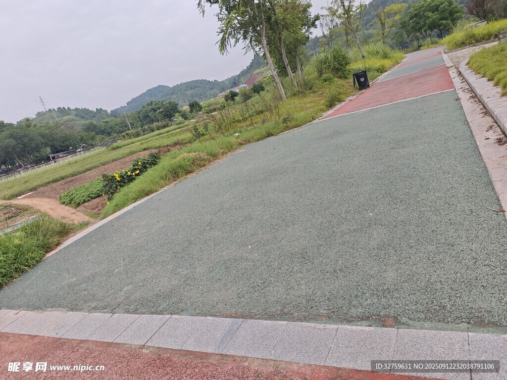 户外彩色透水路面景观