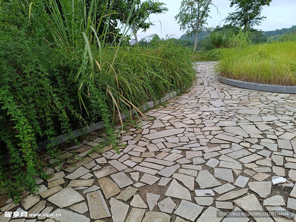 乡间碎石小径