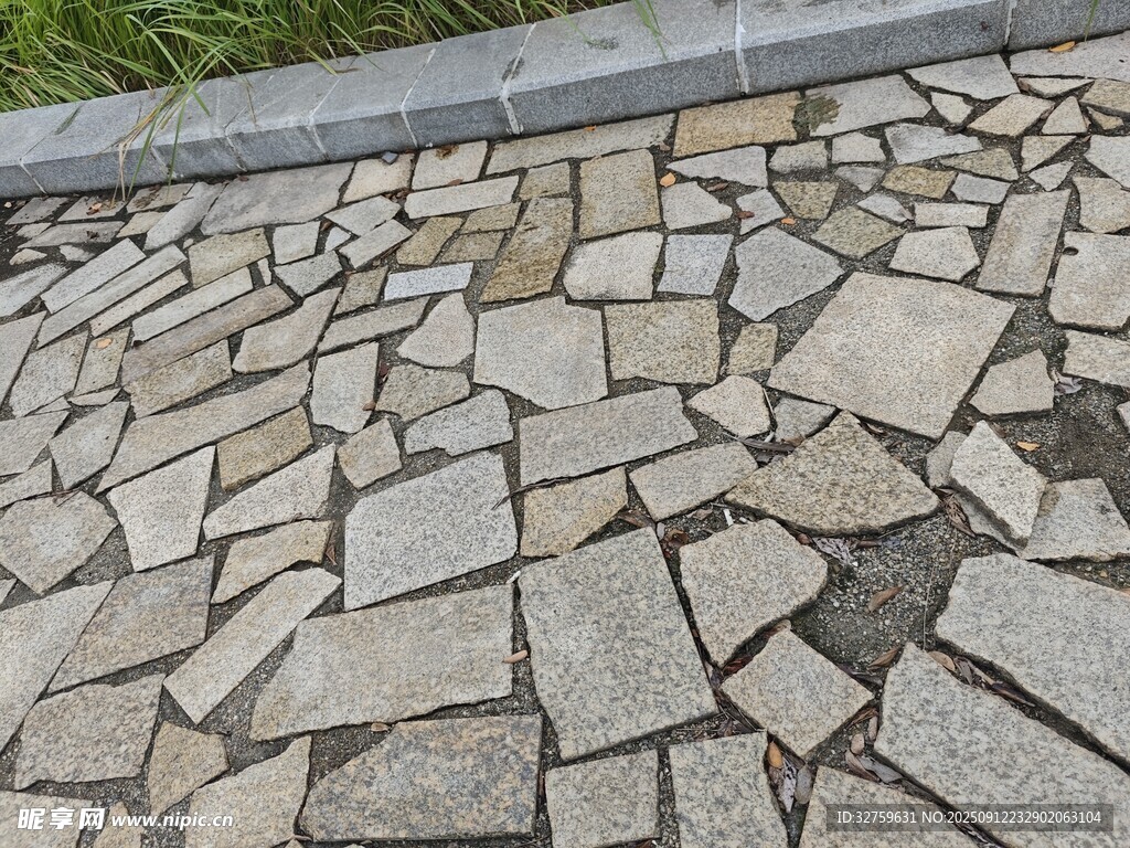 石板铺就的别致地面