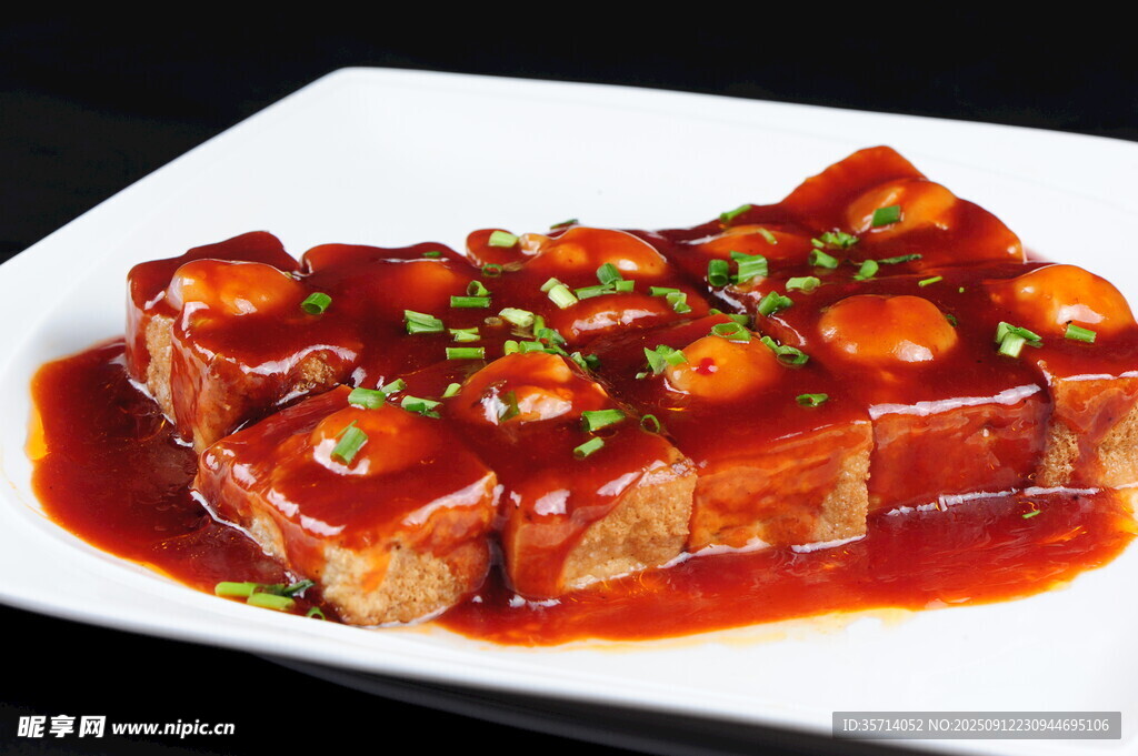 红烧豆腐配坚果