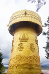 金色雕花转经筒
