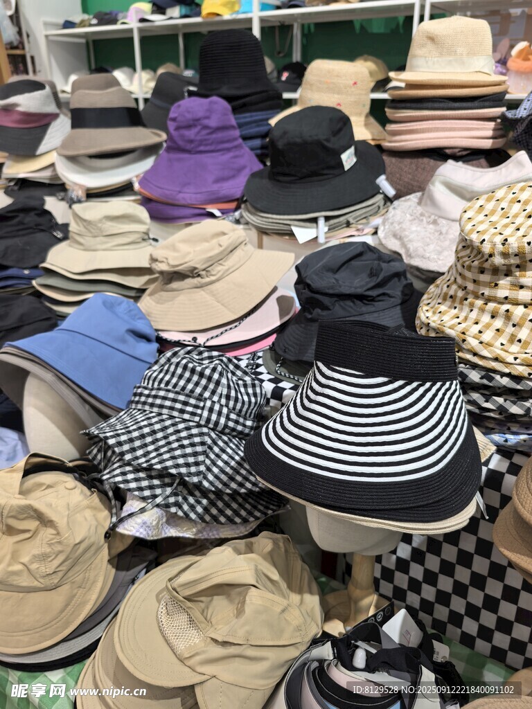 多样帽子陈列展示