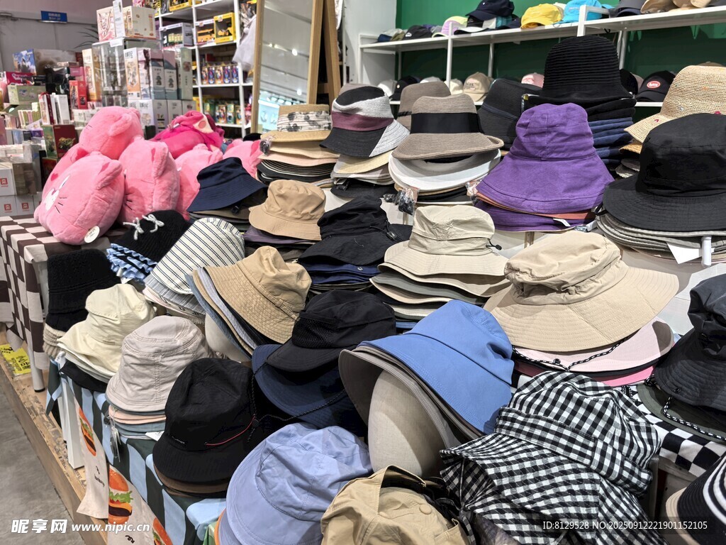 多样帽子陈列展示