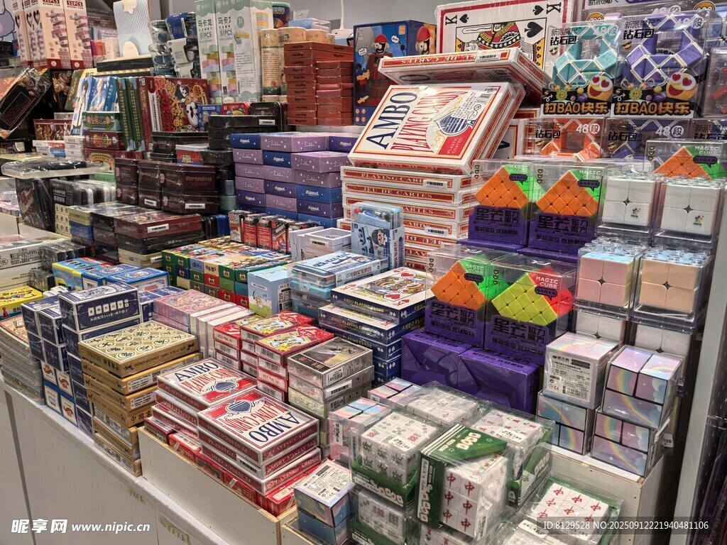 琳琅满目的礼品盒陈列