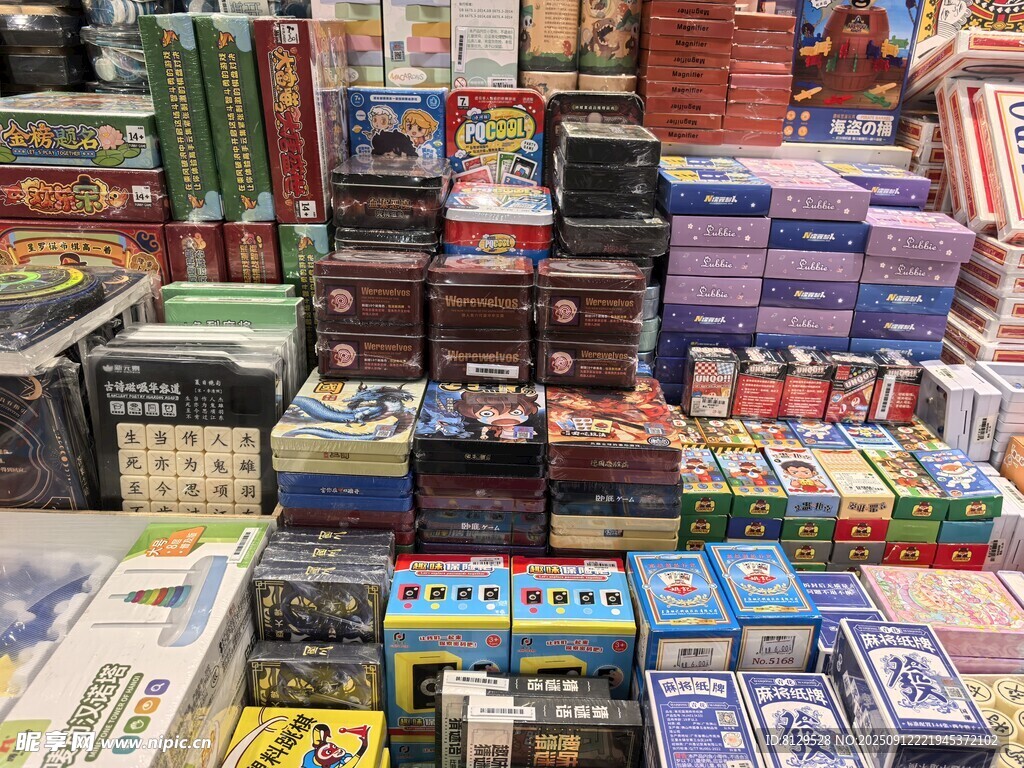 多彩文具整齐陈列