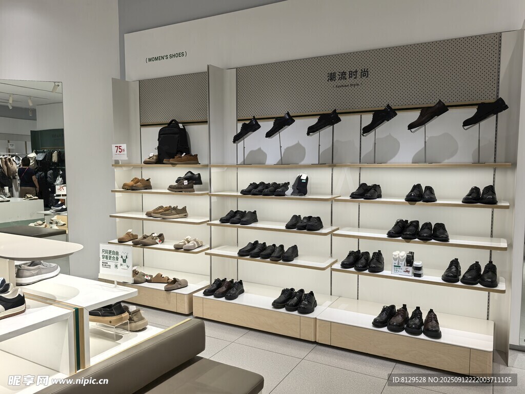 时尚鞋类店铺陈列展示