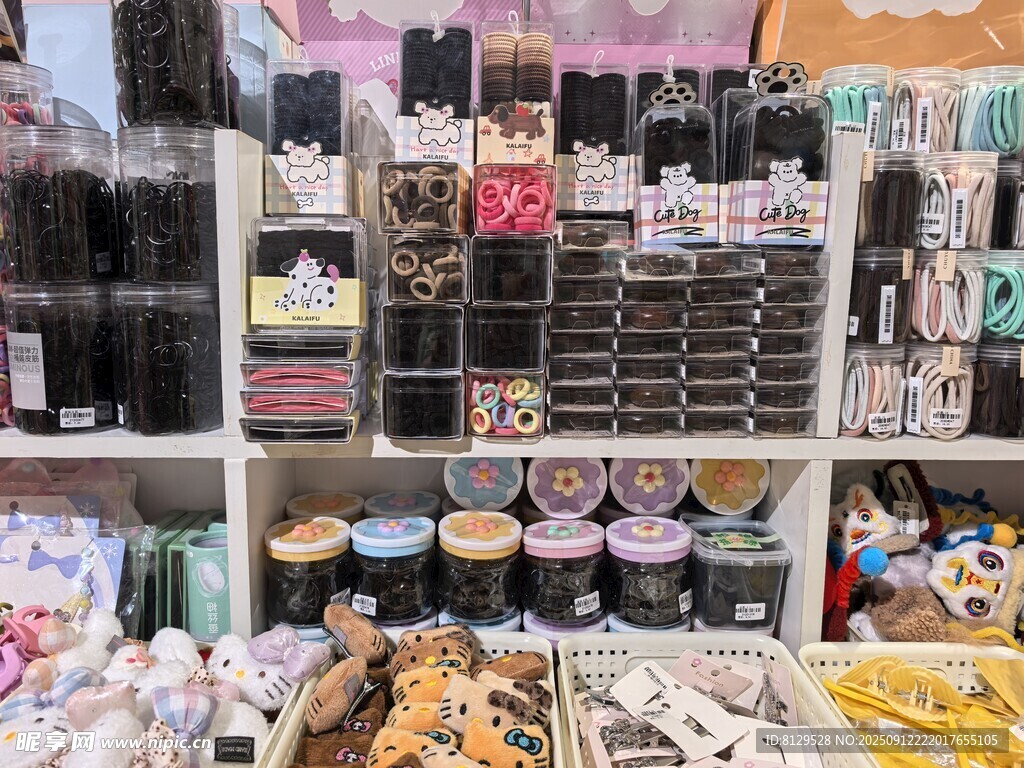 琳琅满目的手工材料货架