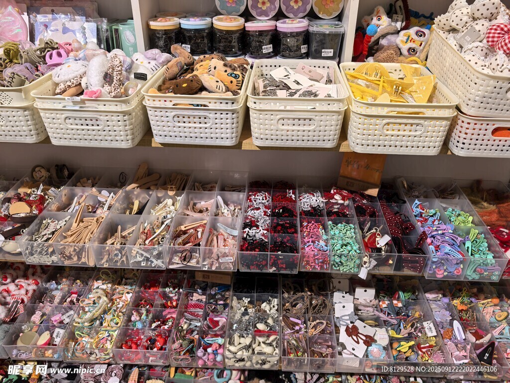缤纷多彩的糖果陈列架