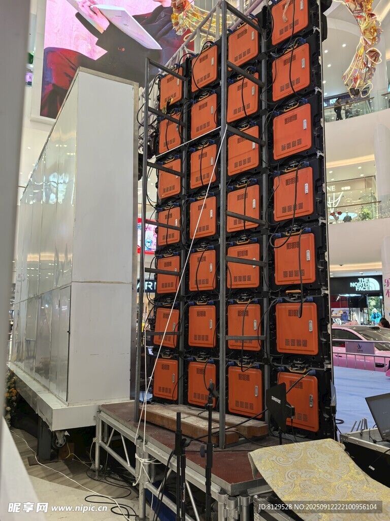 LED显示屏展示装置