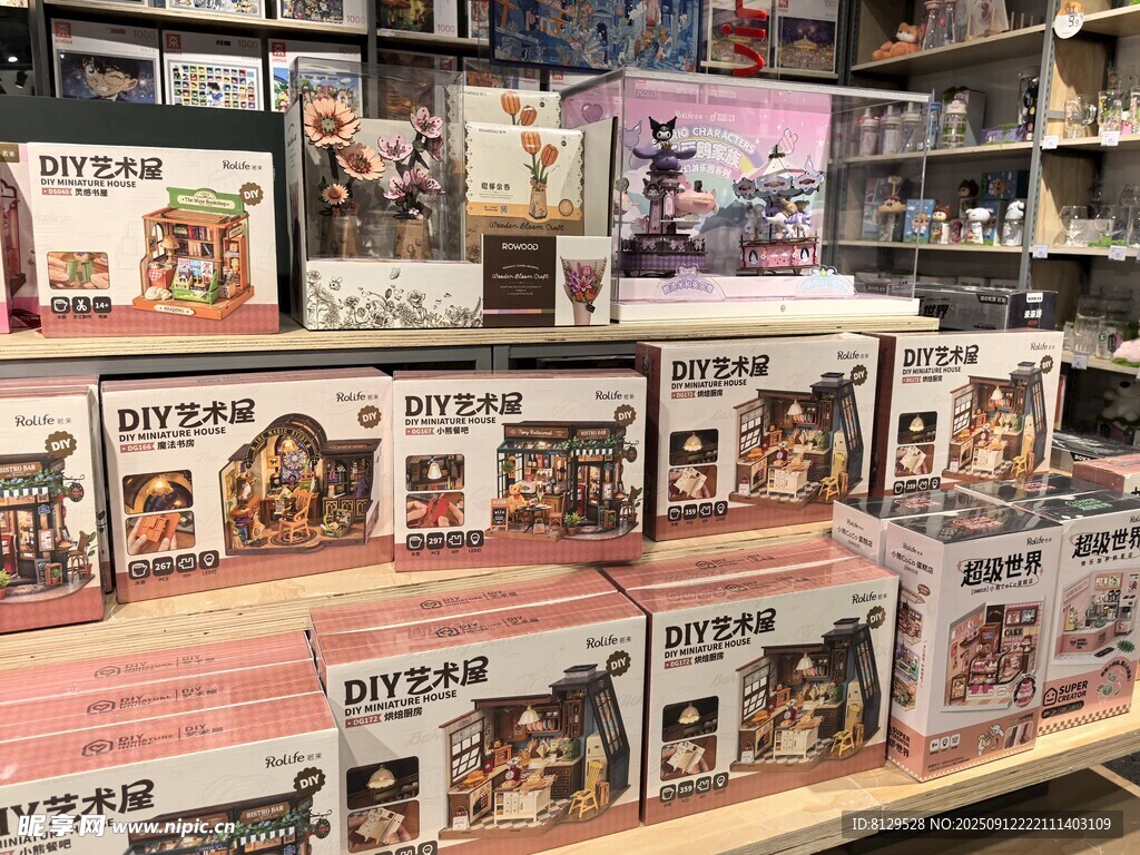 动漫手办陈列展示