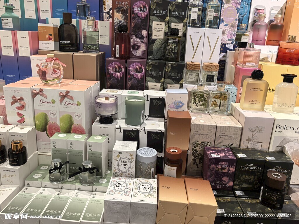 琳琅满目的精美礼品陈列