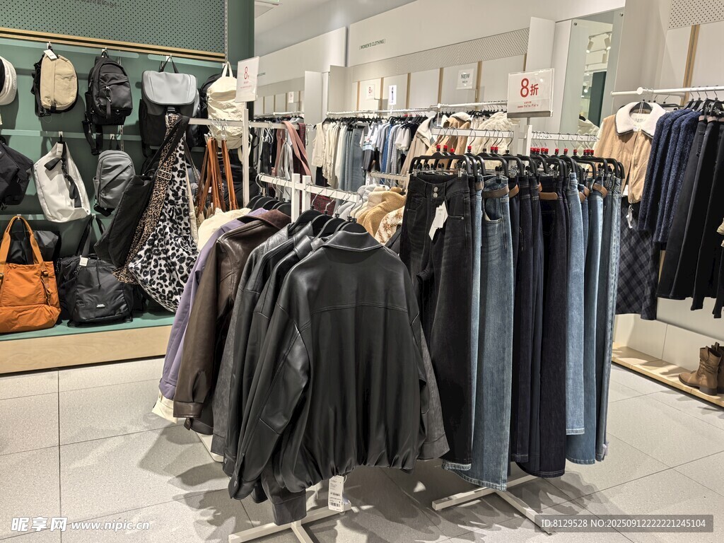 时尚服装店陈列展示