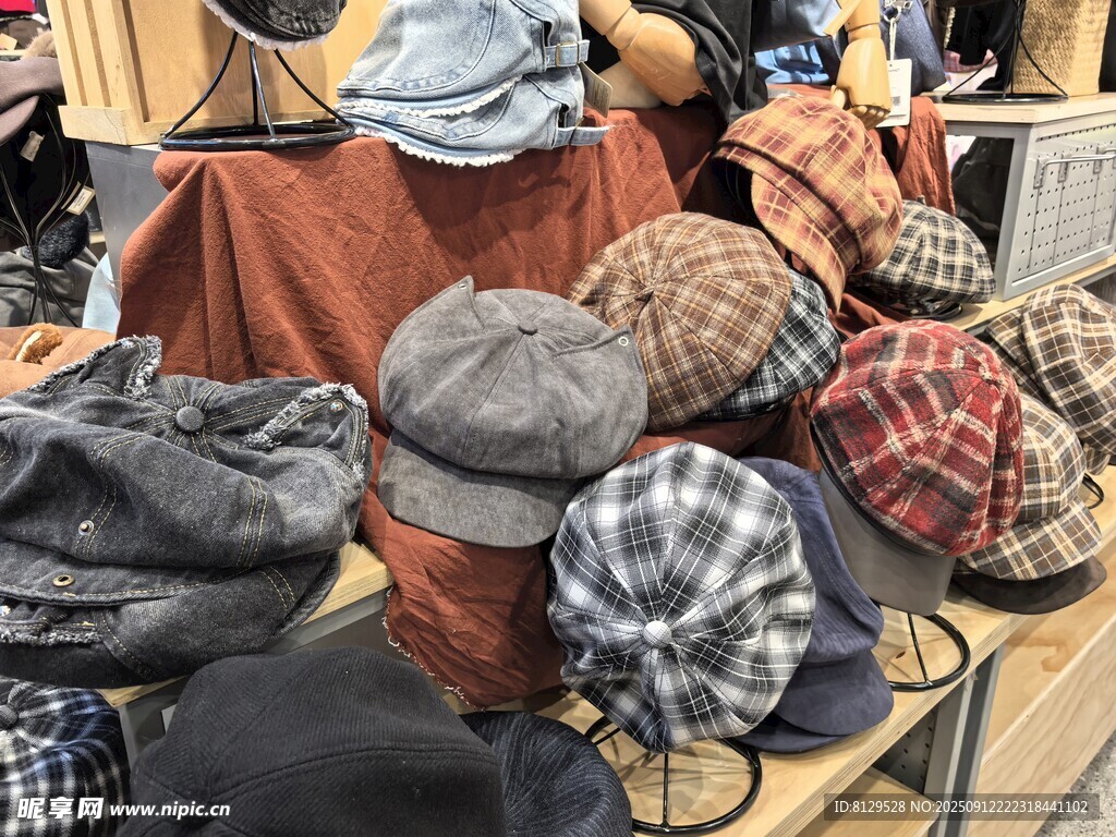 多样帽子陈列展示