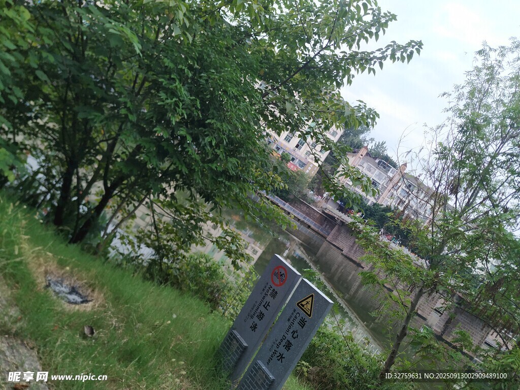 户外绿化景观中的设施