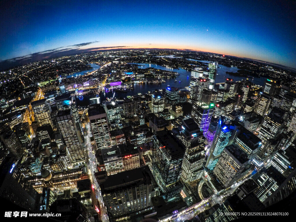 城市璀璨夜景俯瞰图