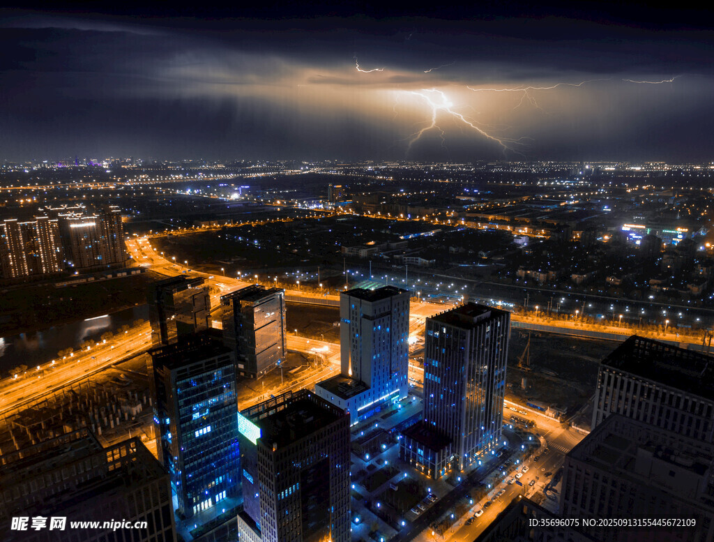航拍下的城市夜景
