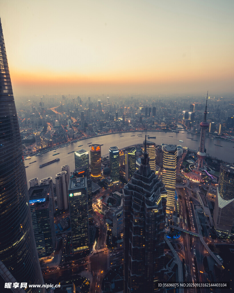 上海城市天际线璀璨夜景