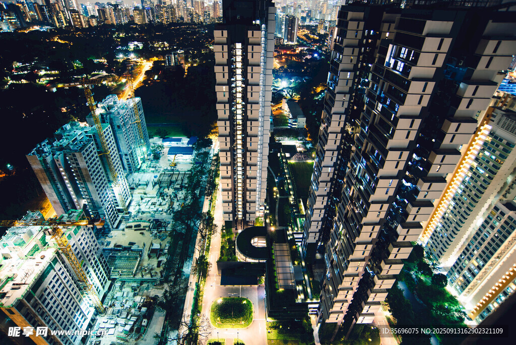 城市夜景高楼俯瞰图