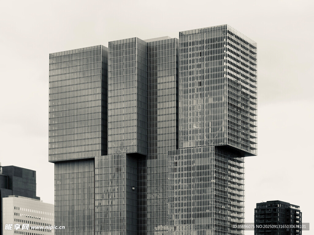 现代风格高层摩天建筑群