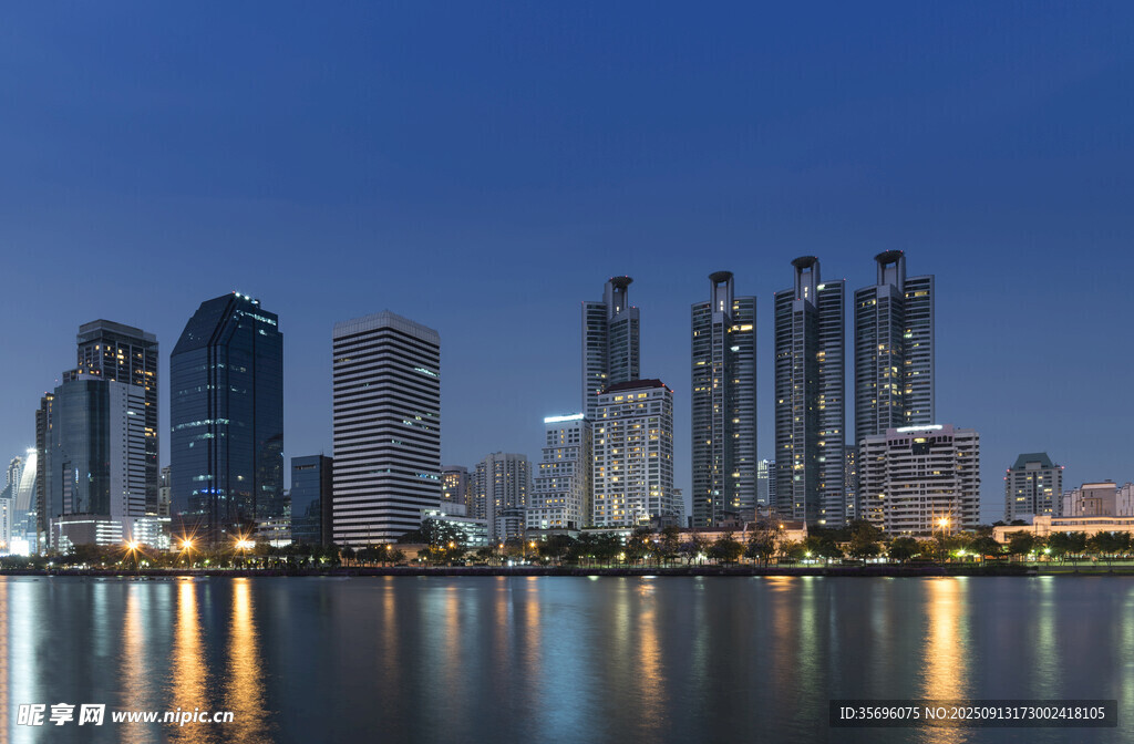 迪拜城市夜景璀璨天际线