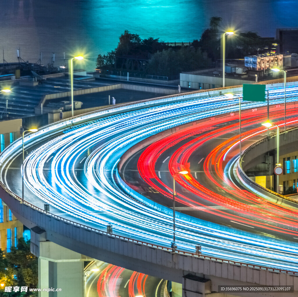 城市立交桥车流光影夜景