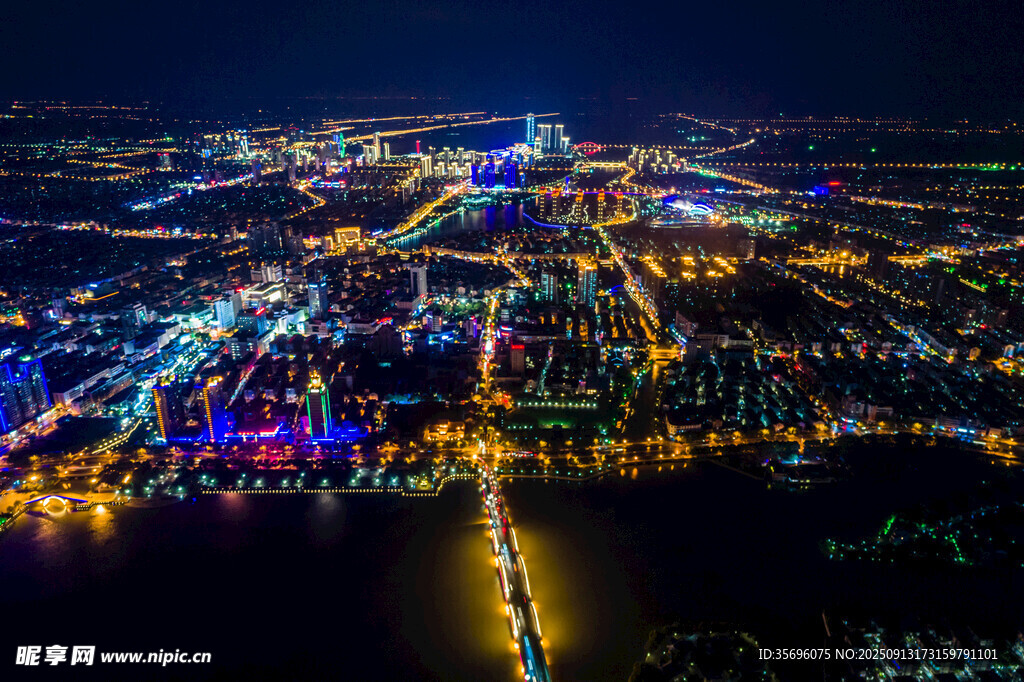 城市璀璨夜景俯瞰图