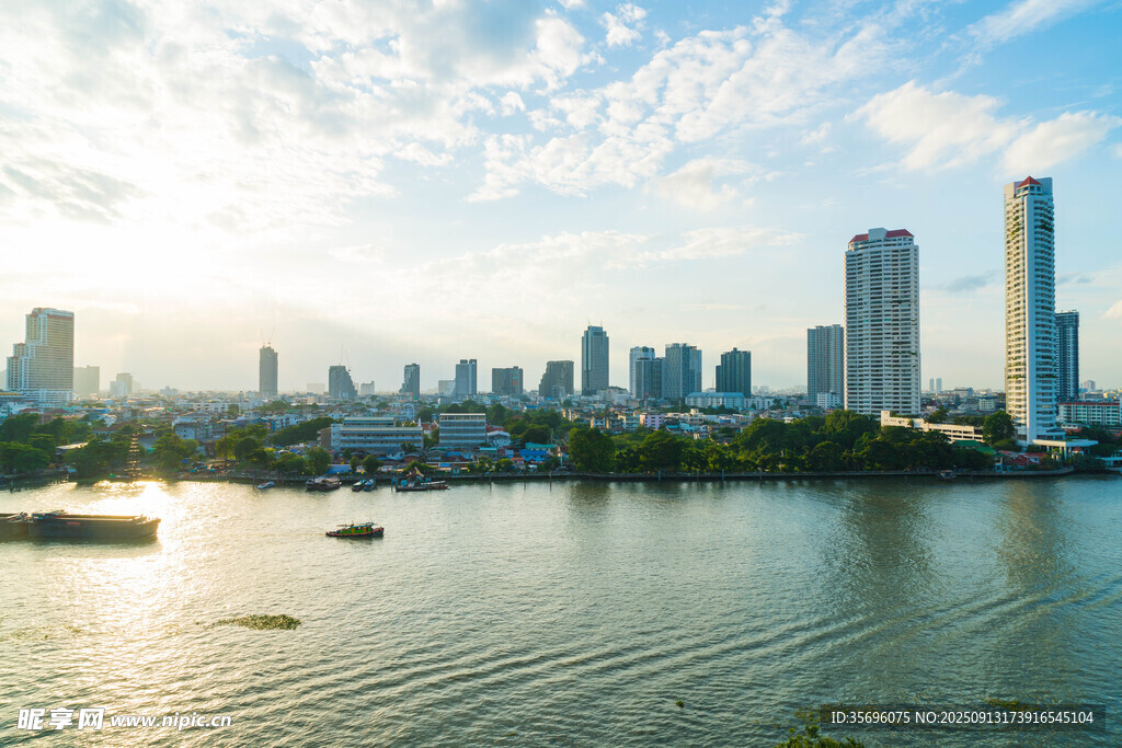 城市河畔壮丽天际线景观