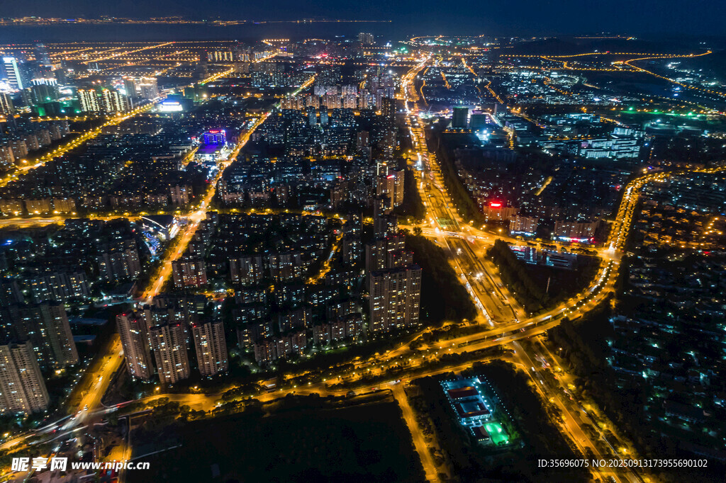 城市璀璨夜景俯瞰图