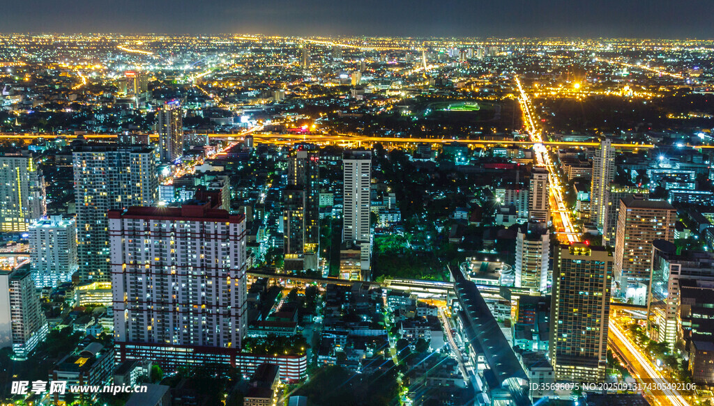 城市璀璨夜景俯瞰图