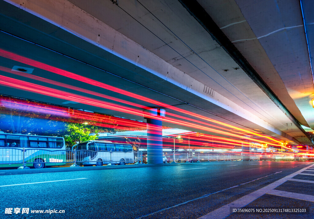 城市隧道光影夜景