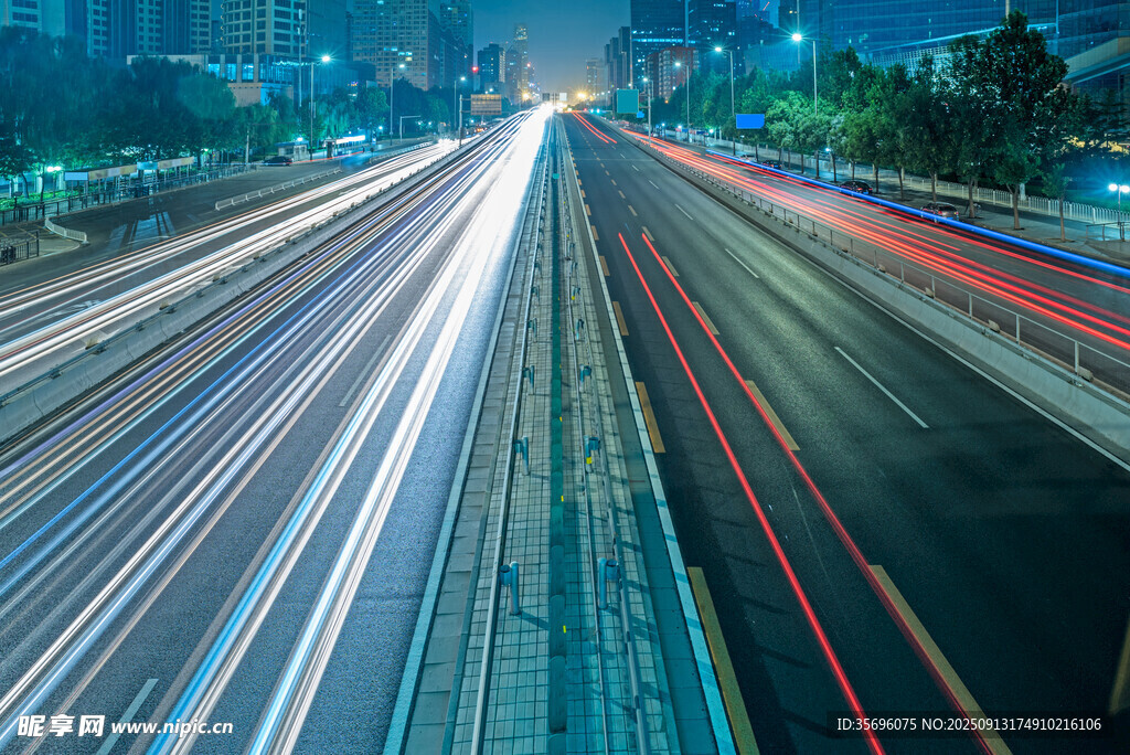 城市夜景高速路光轨美景