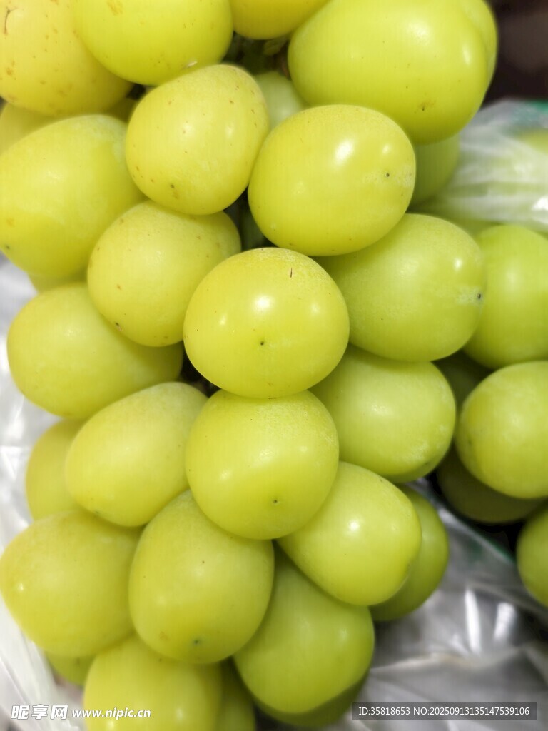 圆润青葡萄