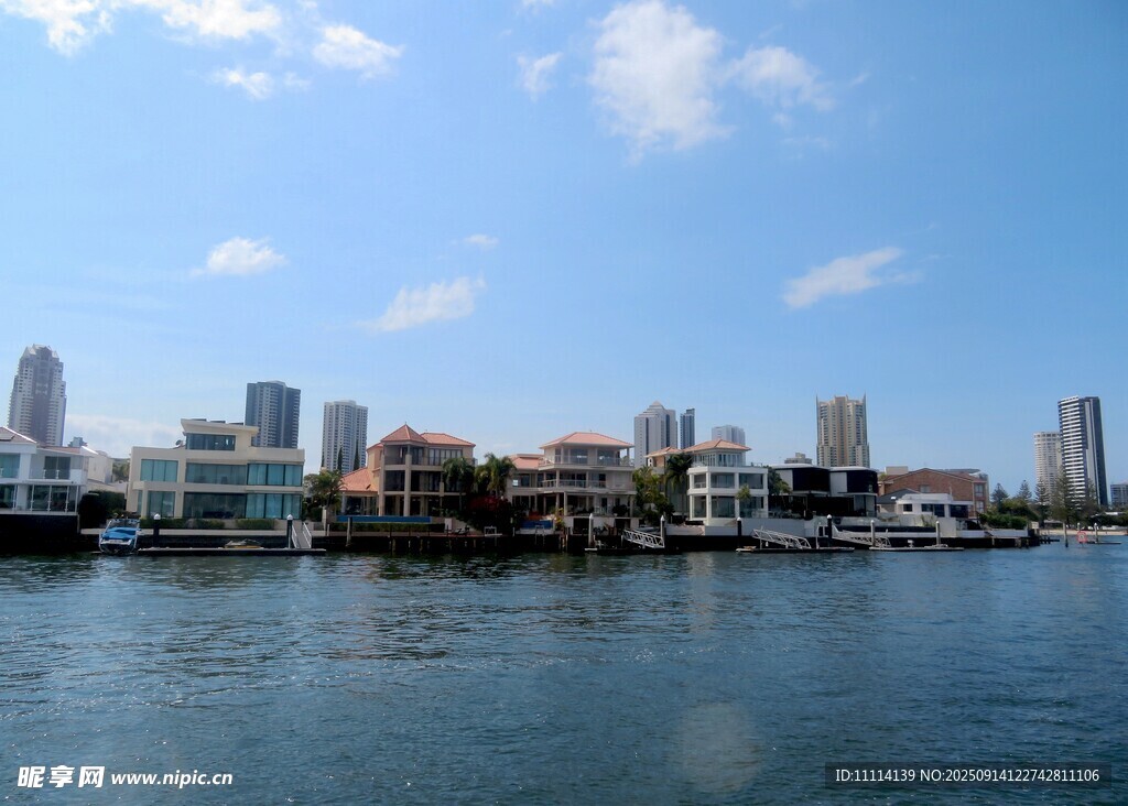 海滨城市美丽天际线