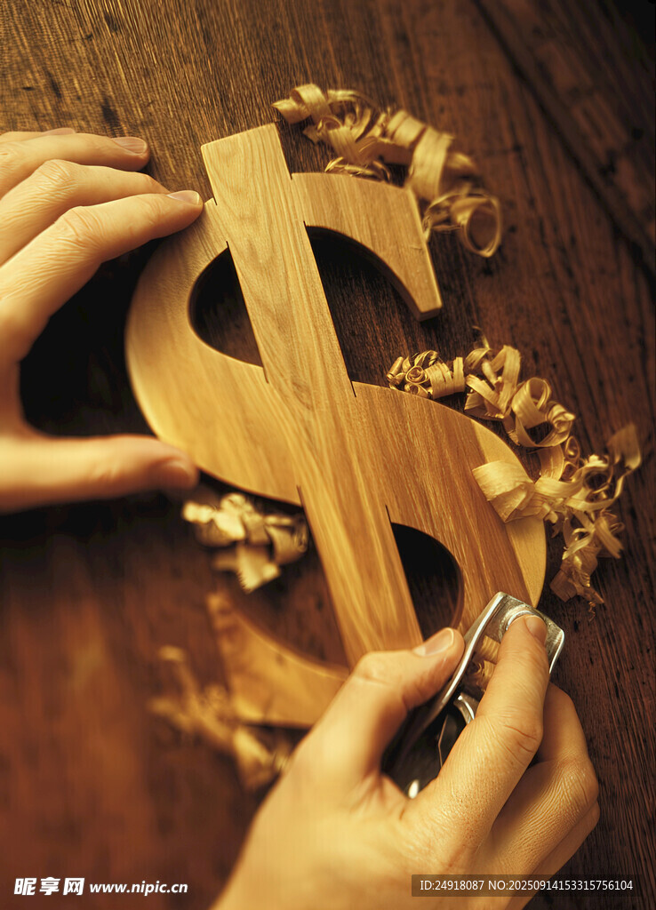 手工打造美元符号金饰