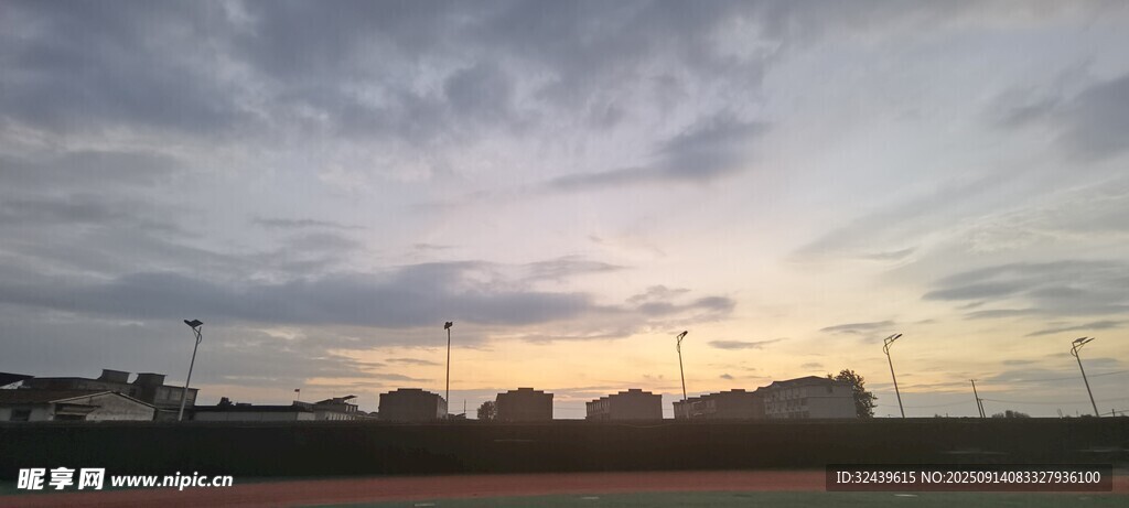 机场黄昏美景