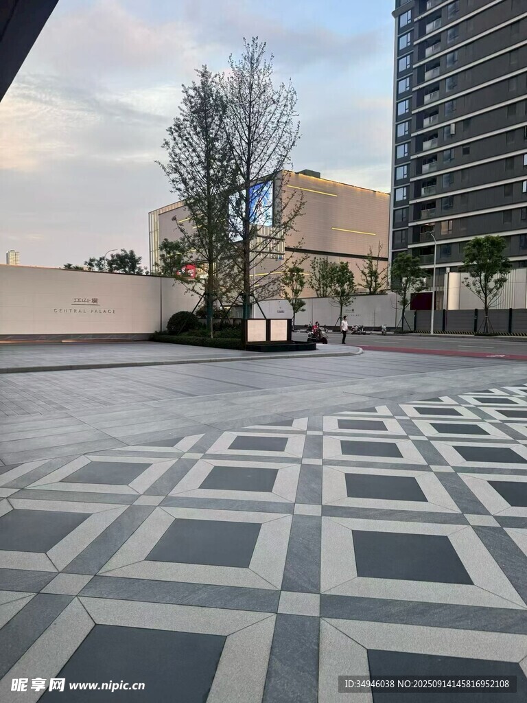 城市广场的现代地面景观