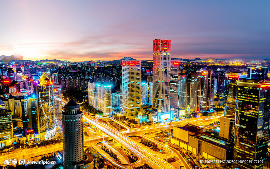 城市璀璨夜景俯瞰图