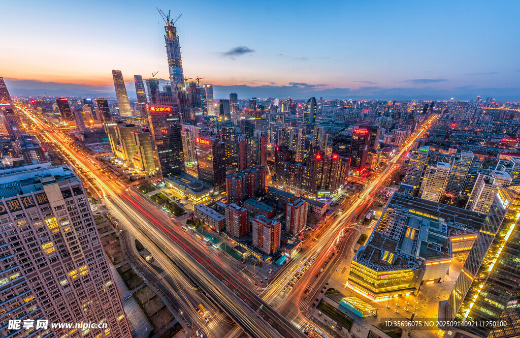 城市璀璨夜景俯瞰图