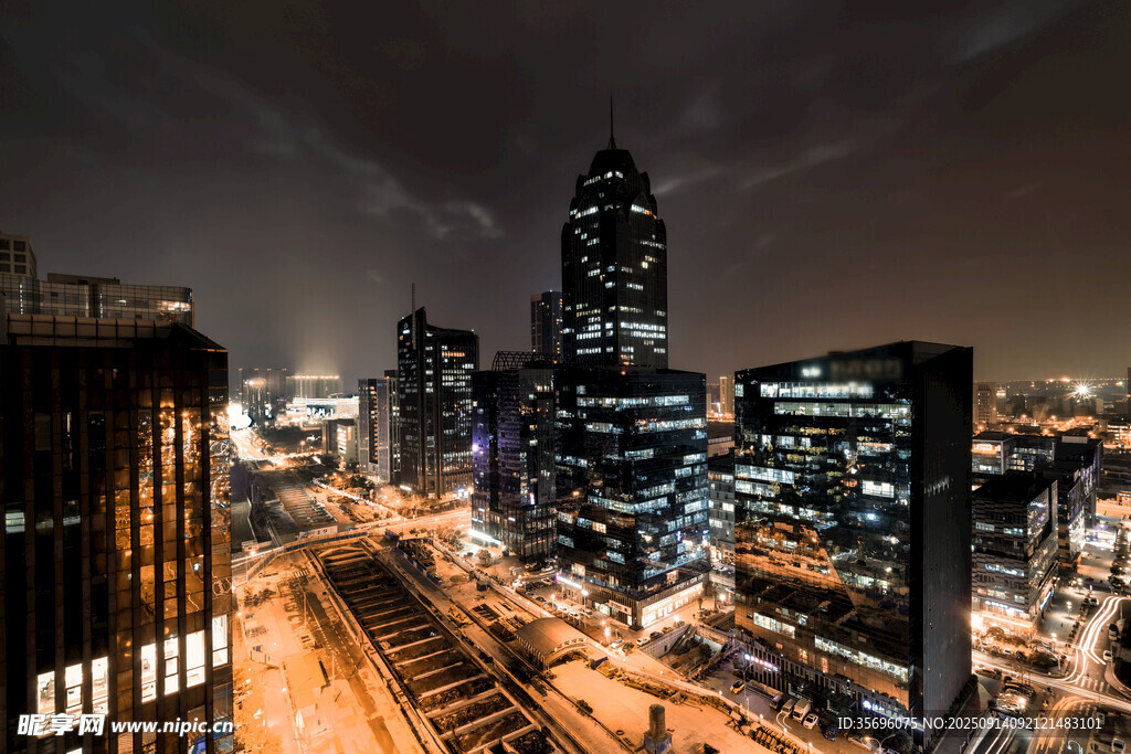 城市璀璨夜景俯瞰图