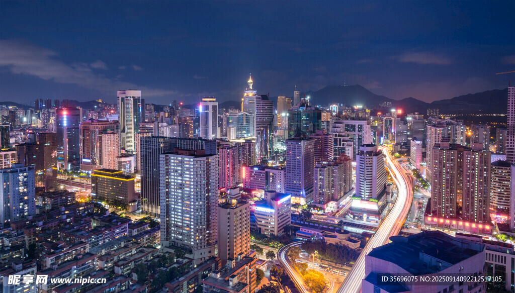 城市璀璨夜景俯瞰图