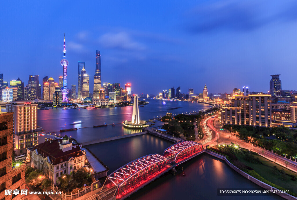 上海外滩璀璨夜景风光