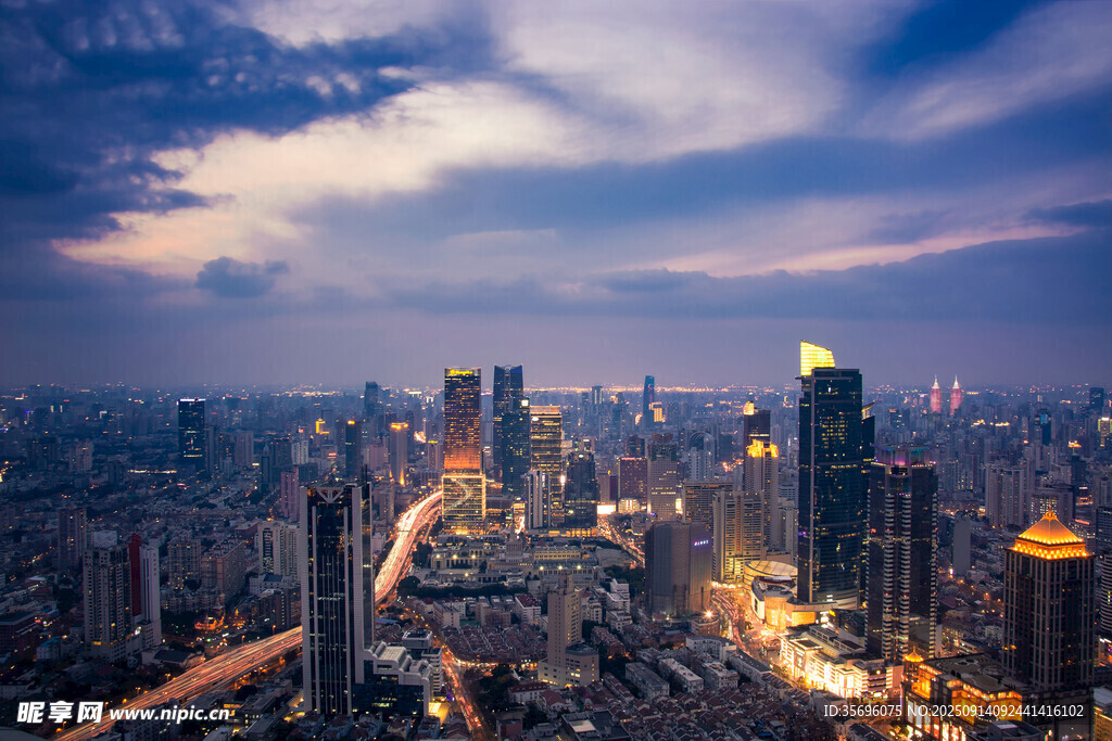 繁华都市夜景俯瞰