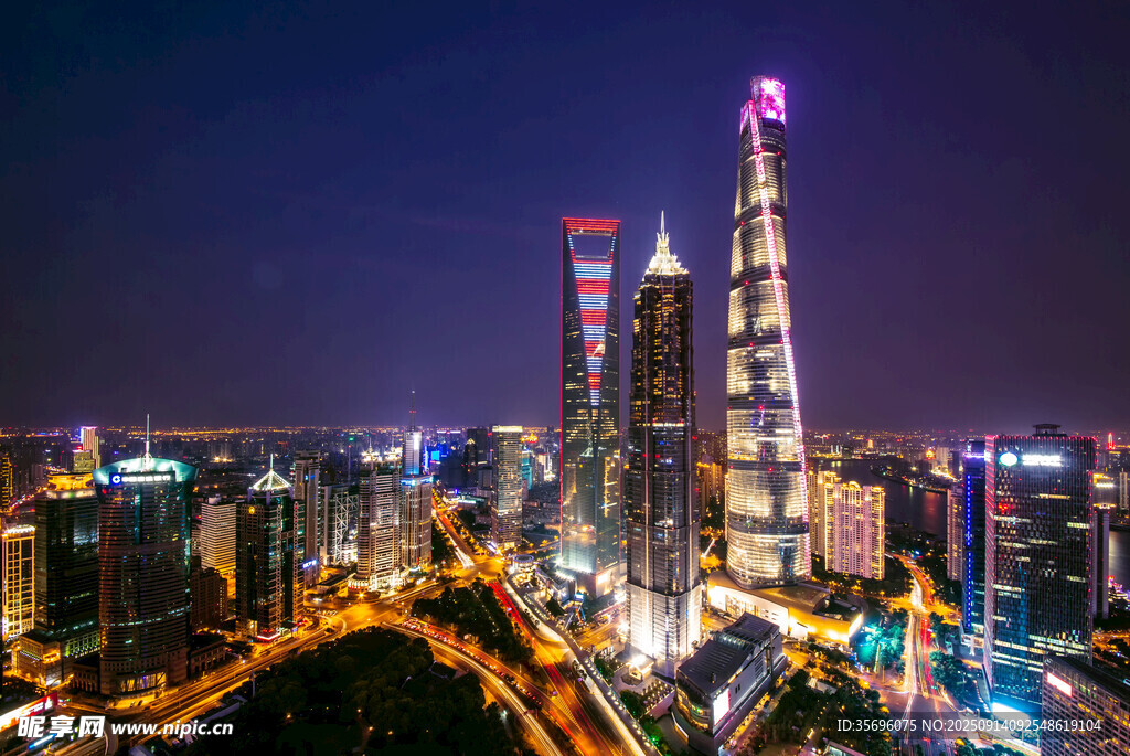 上海璀璨夜景摩天大楼群