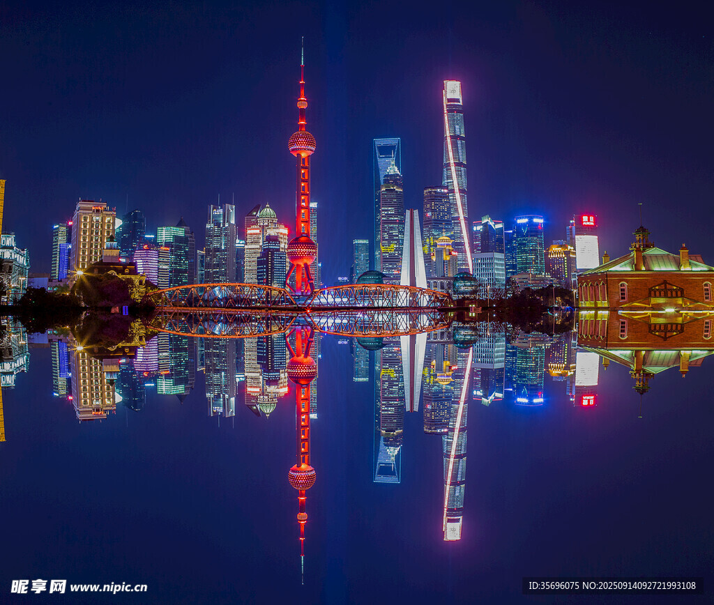 上海外滩璀璨夜景倒影